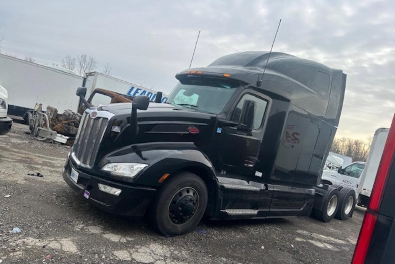 2023 Peterbilt 579 — photo 1 of 16